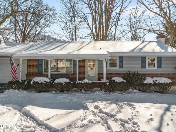 607 Meadow Lane, Clarks Summit, PA 18411