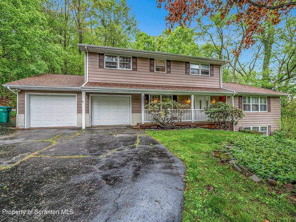 304 Sunset Rd, Roaring Brook Twp, PA 18444