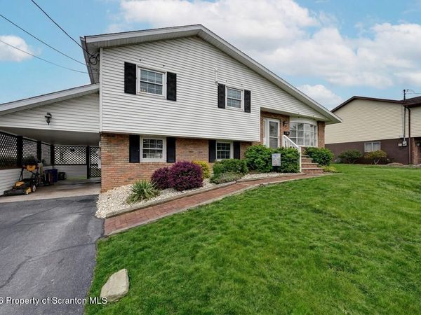 120 Woodhaven Road, Blakely, PA 18452