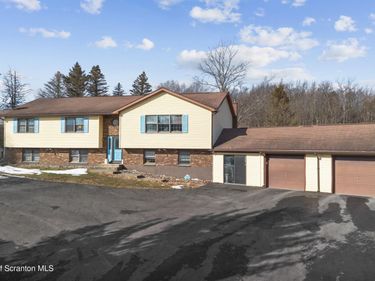 305 Arnolds Road , Jermyn, PA 18433
