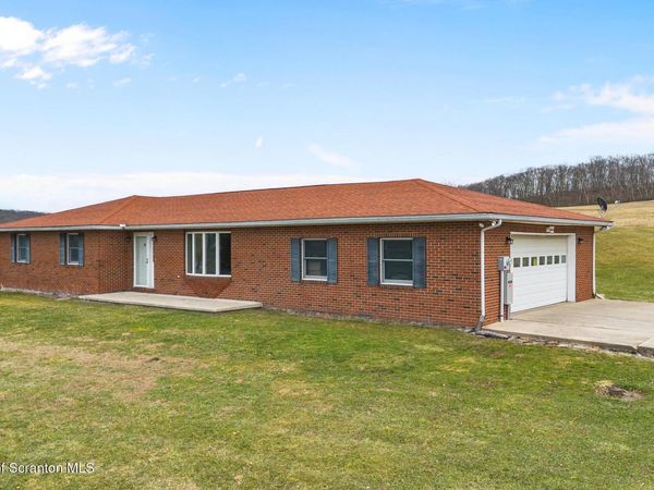 2409 Red Oak Drive, Clarks Summit, PA 18411