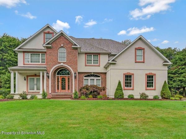 922 Old Logger Road, Moscow, PA 18444