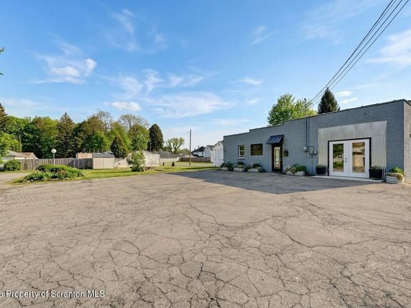 250 Gravity Street, Blakely, PA 18447