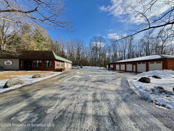 424 Rt 390, Tafton, PA 18464