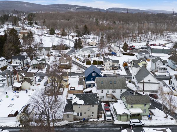 411 413 Traviss Alley, Blakely, PA 18452