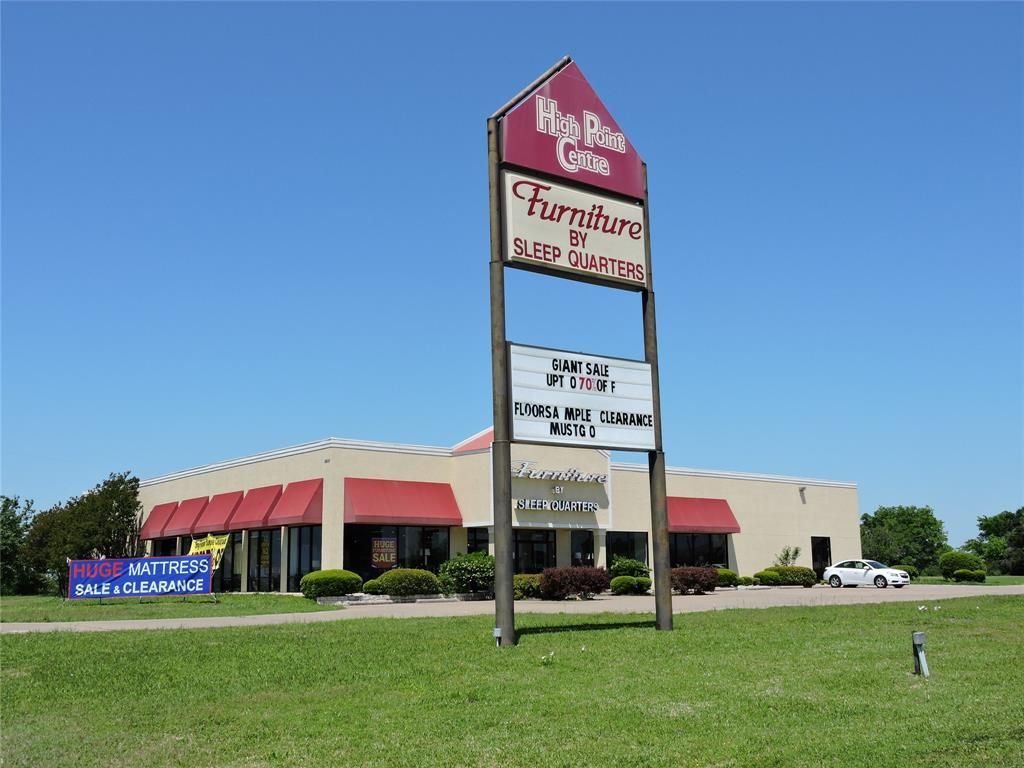 2400 W Ennis Avenue, Ennis, TX 75119 Main Photo