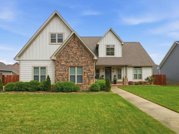 227 Promenade Cir, Russellville, AR 72801