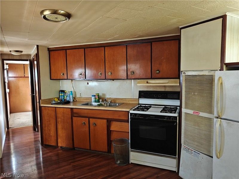 8112 Russell Lane, Cleveland, OH 44144 Photo 3