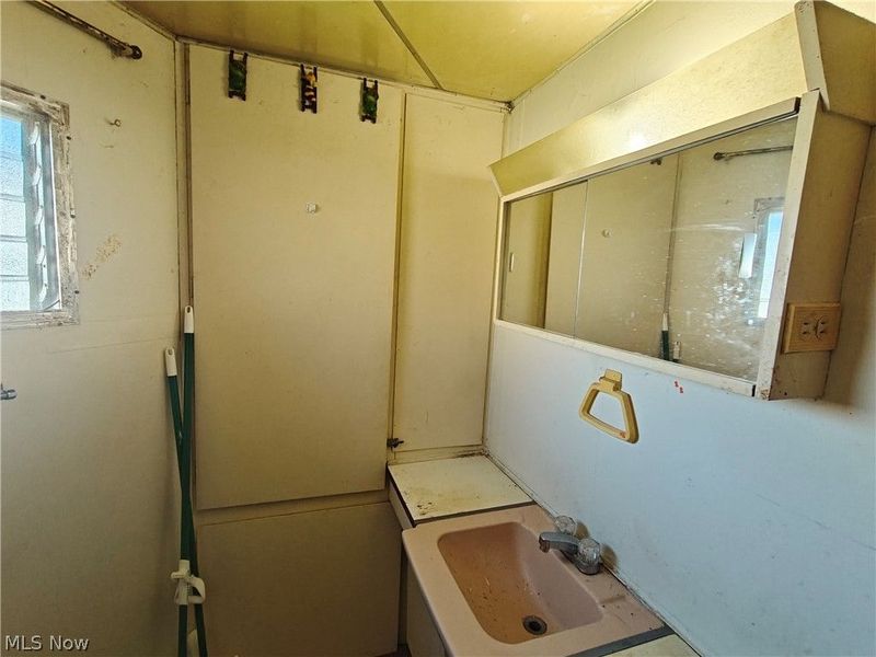 8112 Russell Lane, Cleveland, OH 44144 Photo 5