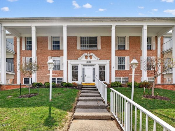 5679 Monroe St, Sylvania, OH 43560