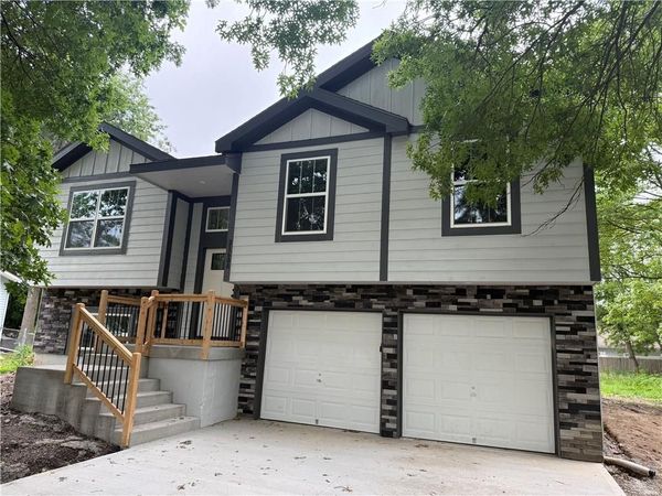 21608 S Clairmont Street, Peculiar, MO 64078