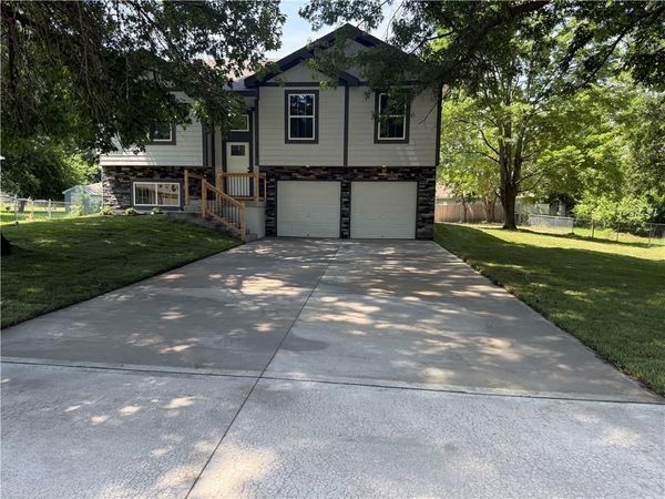 21608 S Clairmont Street, Peculiar, MO 64078