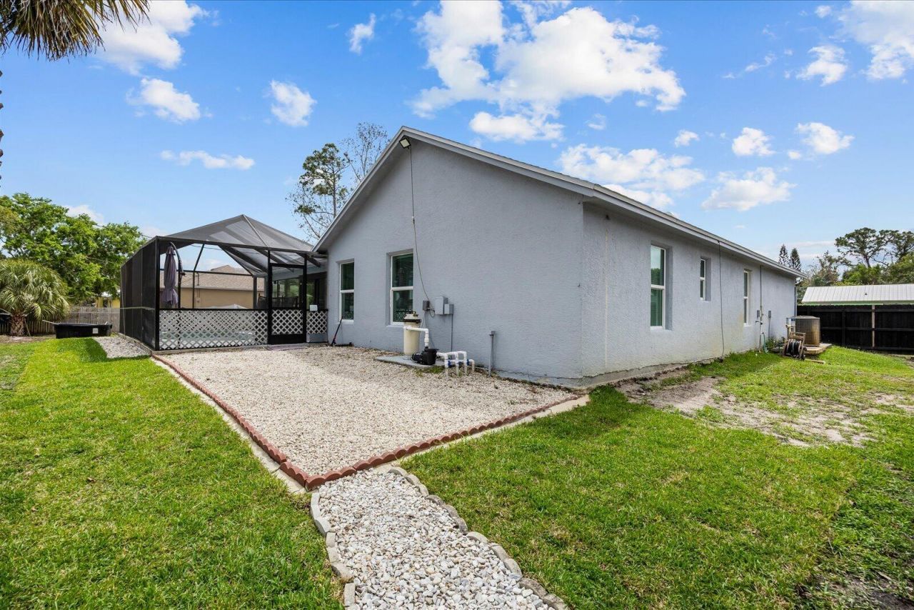 471 NW Sherbrooke Avenue, Port Saint Lucie, FL 34983 Photo