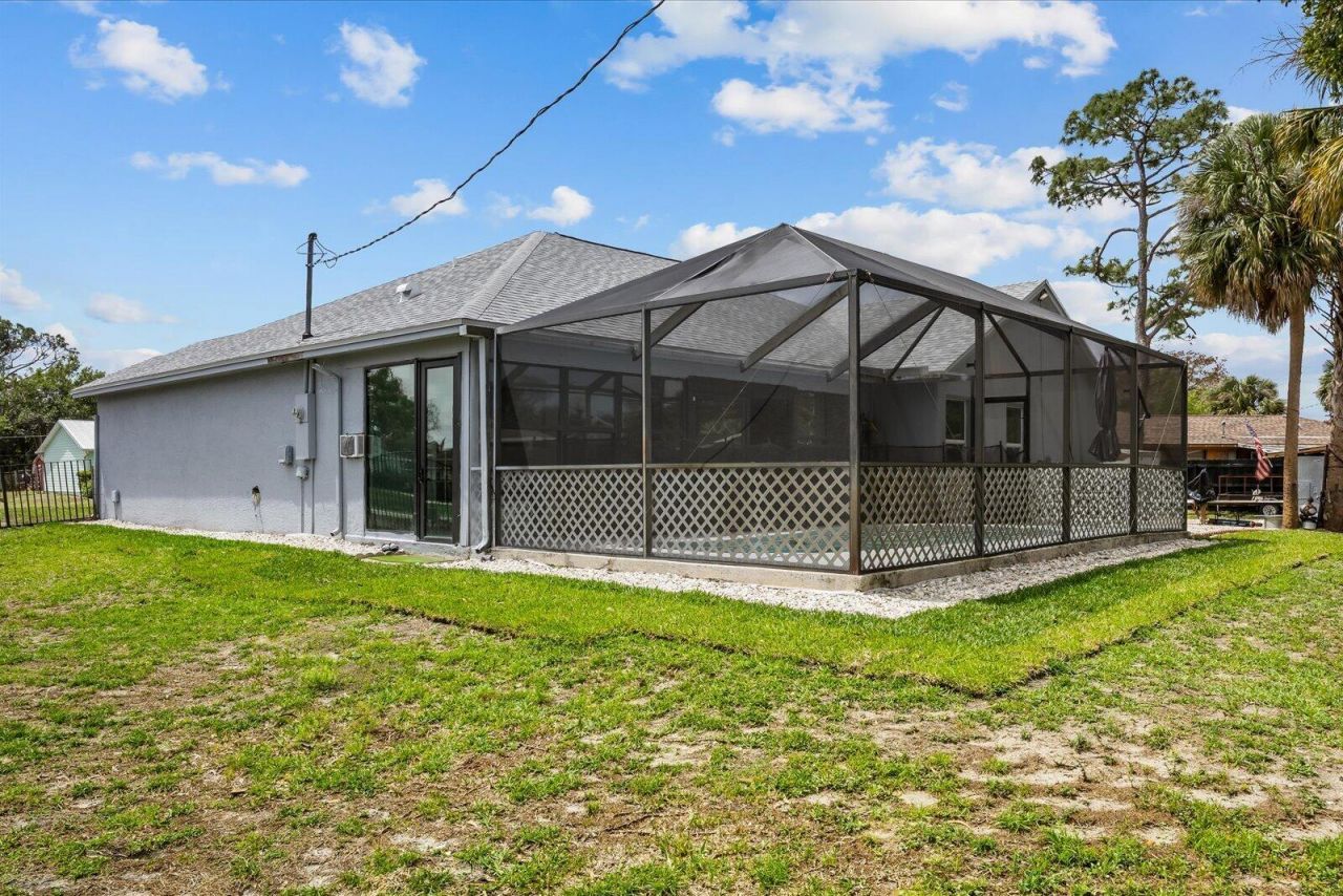 471 NW Sherbrooke Avenue, Port Saint Lucie, FL 34983 Photo