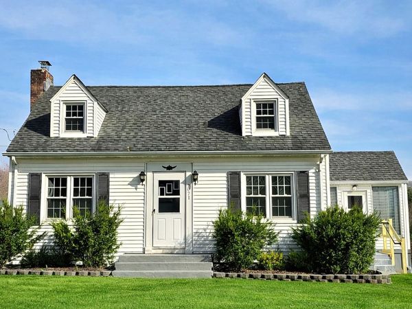 2071 Middletown, North Branford, CT 06472