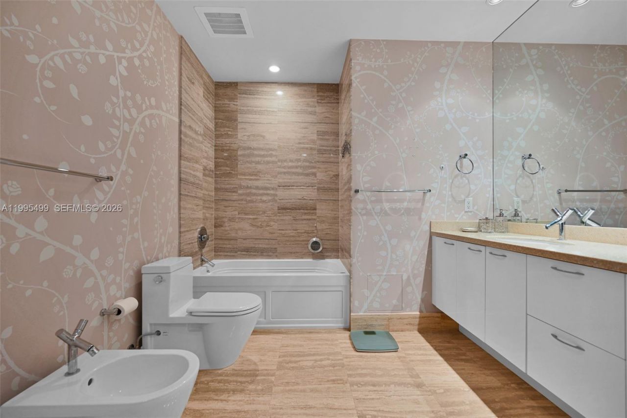 15901 Collins Ave , Unit 2405, Sunny Isles Beach, FL 33160 Photo