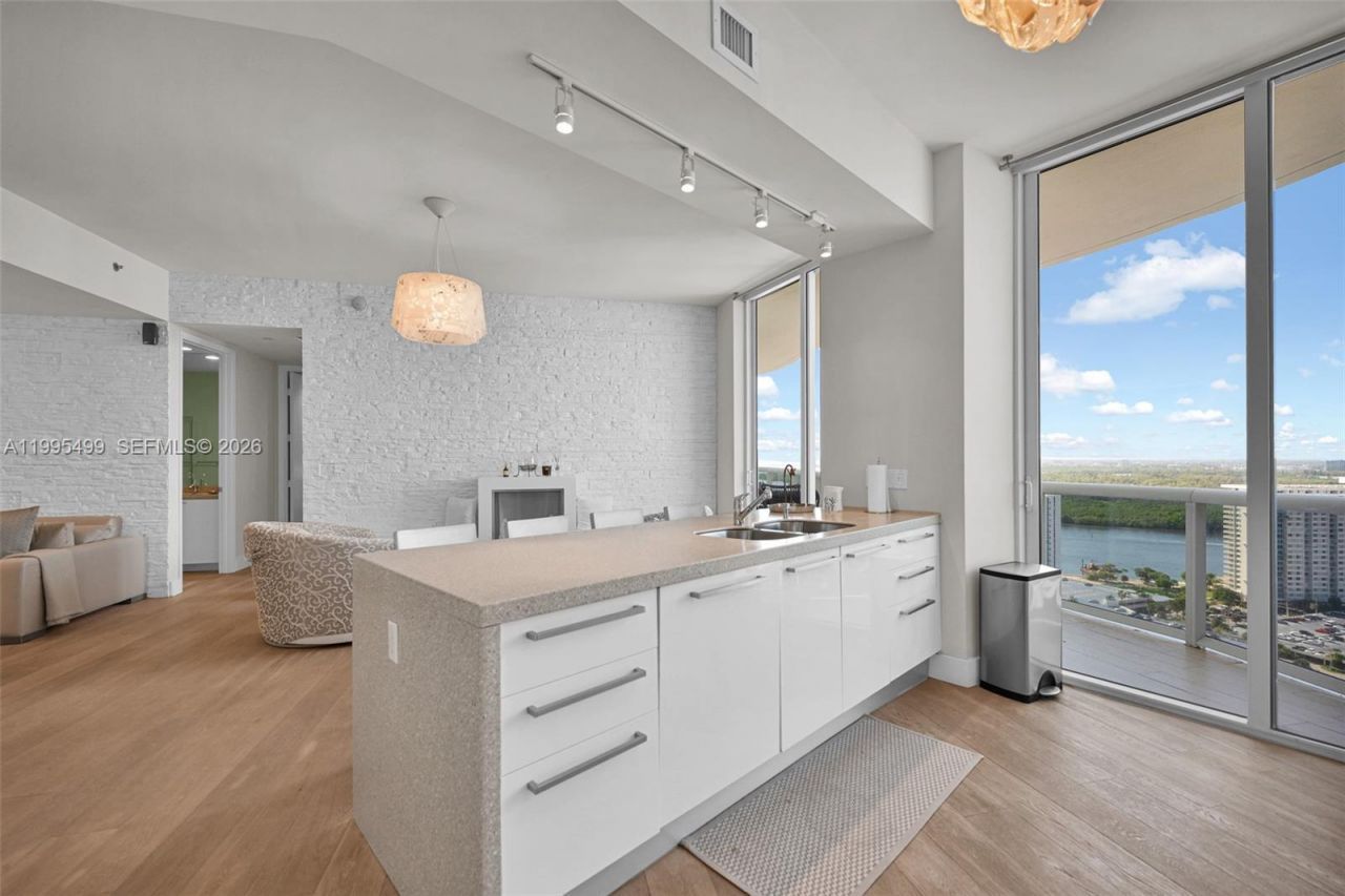 15901 Collins Ave , Unit 2405, Sunny Isles Beach, FL 33160 Photo