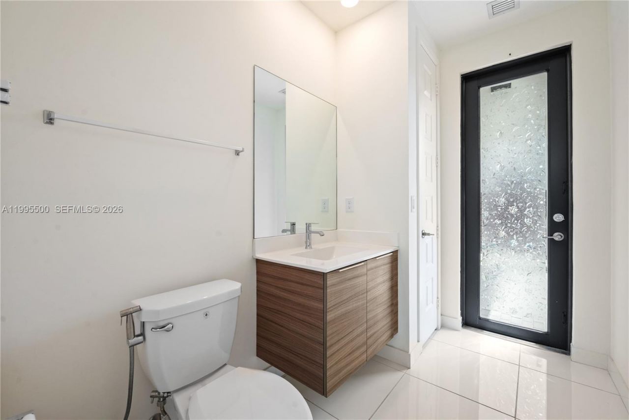 8836 NW 161st Ter , Miami Lakes, FL 33018 Photo