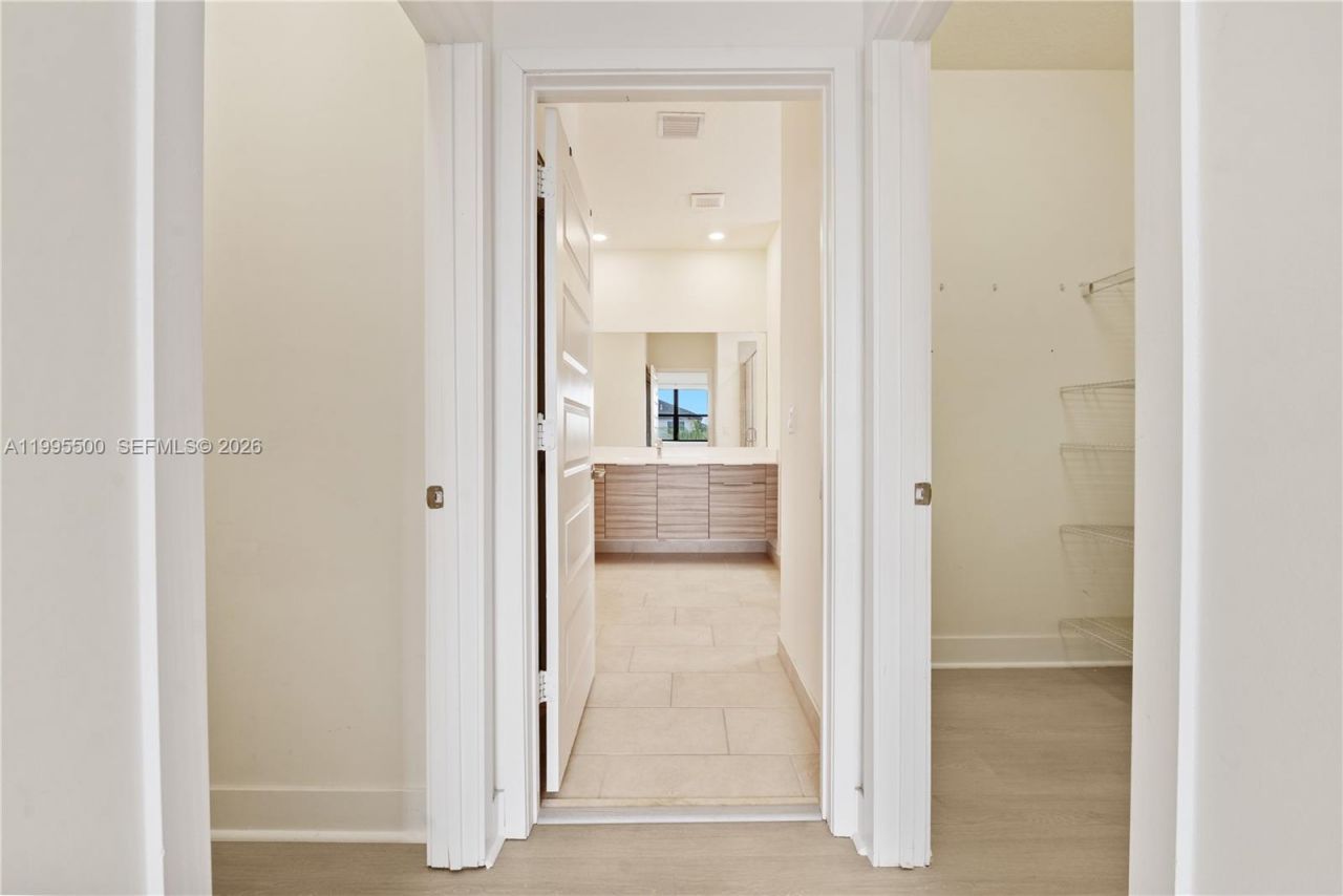 8836 NW 161st Ter , Miami Lakes, FL 33018 Photo