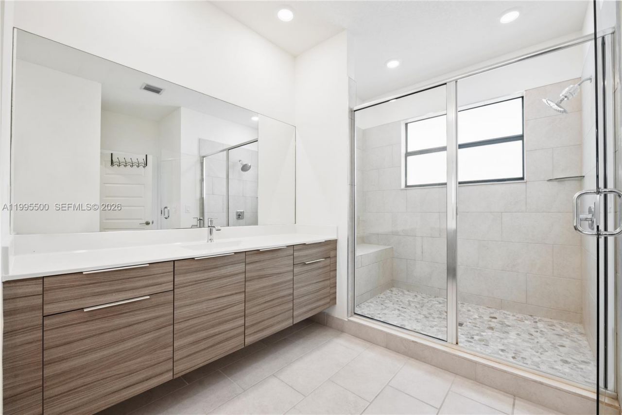 8836 NW 161st Ter , Miami Lakes, FL 33018 Photo