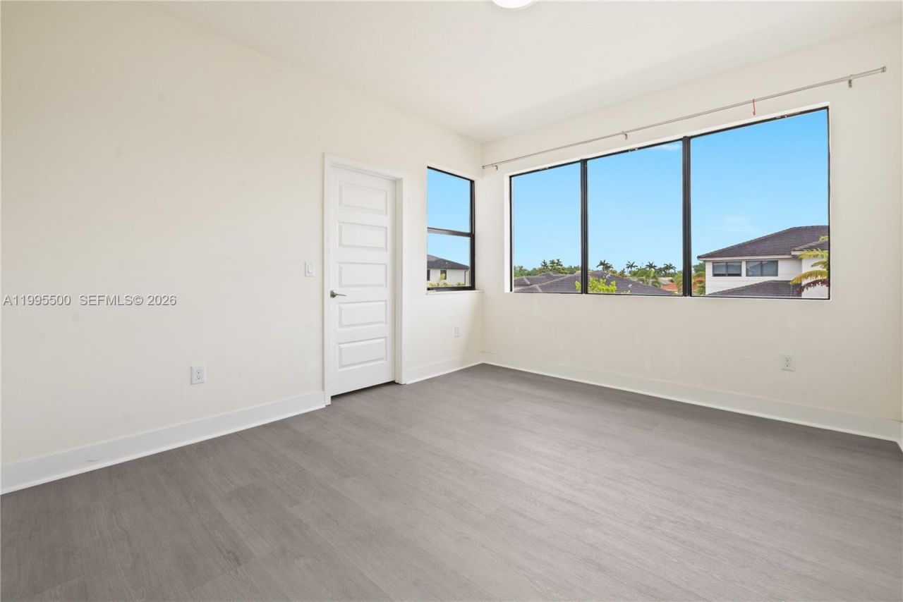 8836 NW 161st Ter , Miami Lakes, FL 33018 Photo