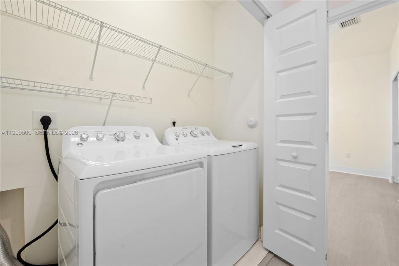 8836 NW 161st Ter , Miami Lakes, FL 33018 Photo