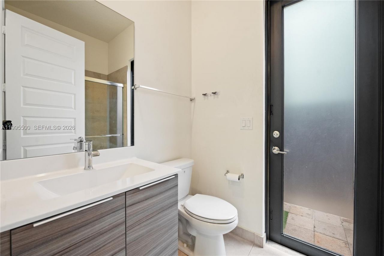 8836 NW 161st Ter , Miami Lakes, FL 33018 Photo