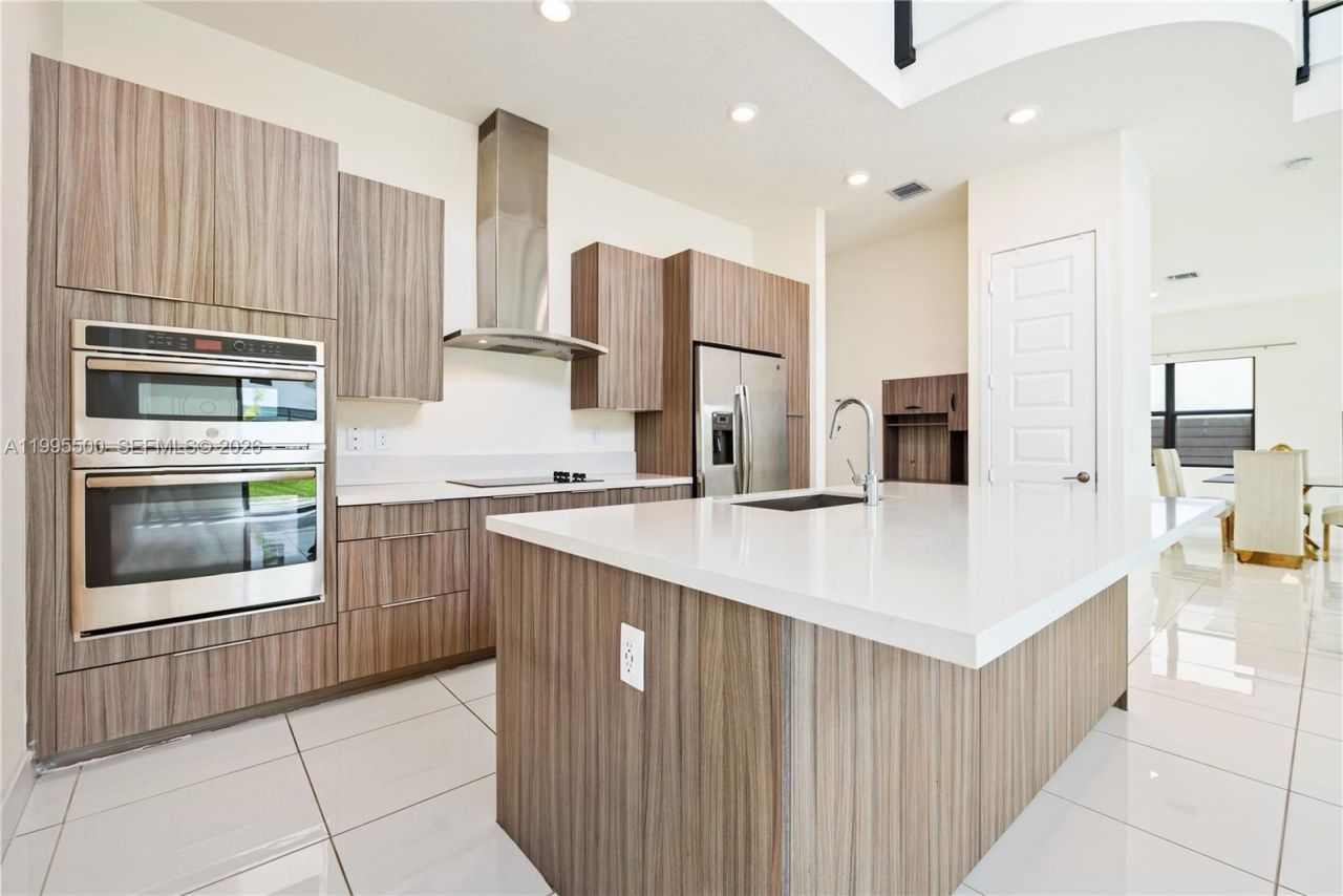 8836 NW 161st Ter , Miami Lakes, FL 33018 Photo