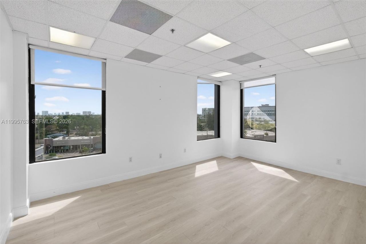 12550 Biscayne Blvd, Unit 501, North Miami, FL 33181 Photo