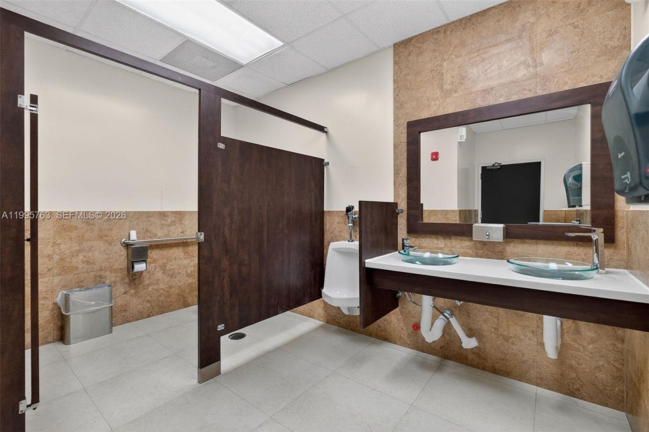 12550 Biscayne Blvd, Unit 501, North Miami, FL 33181 Photo
