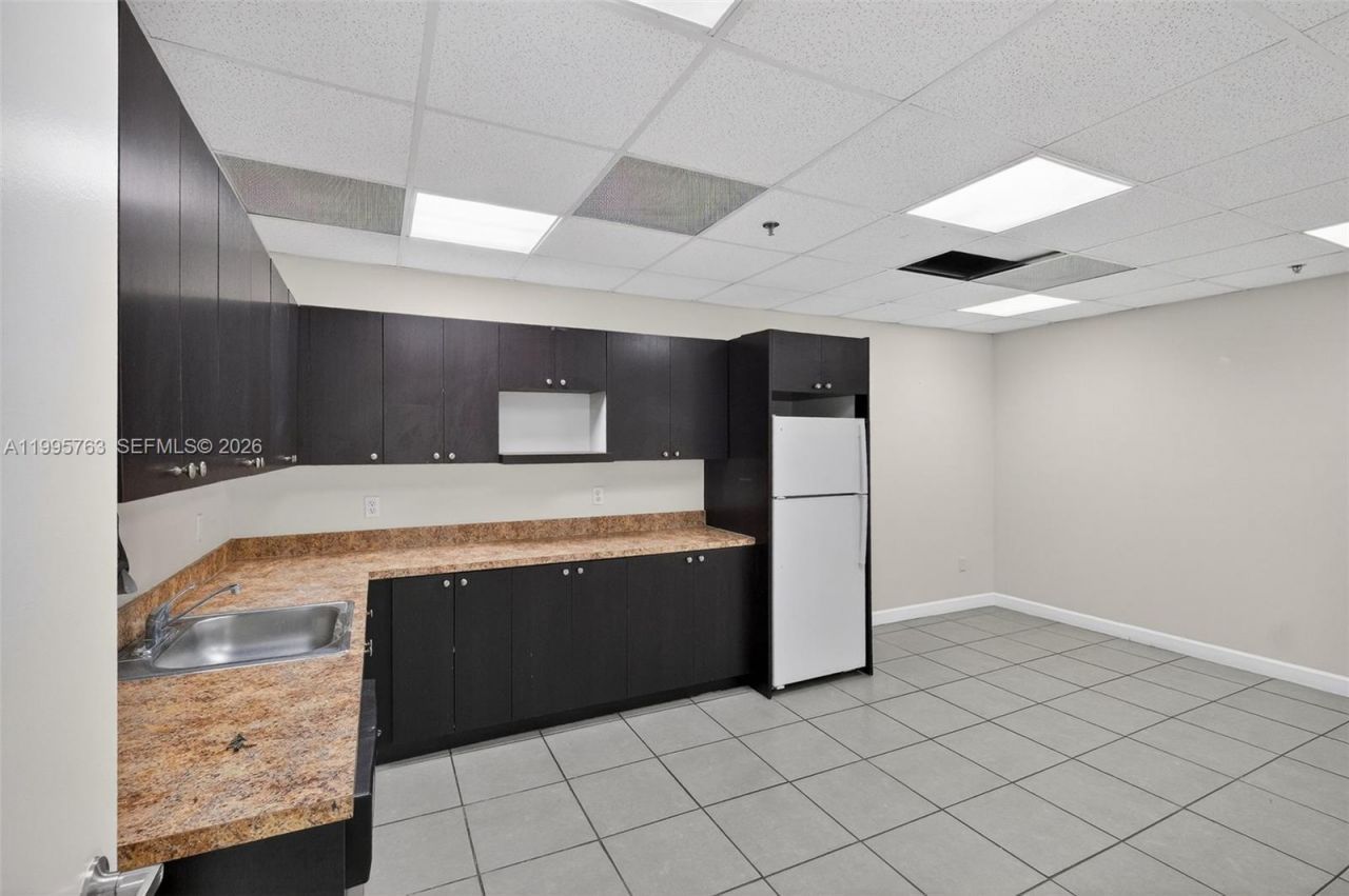 12550 Biscayne Blvd, Unit 501, North Miami, FL 33181 Photo