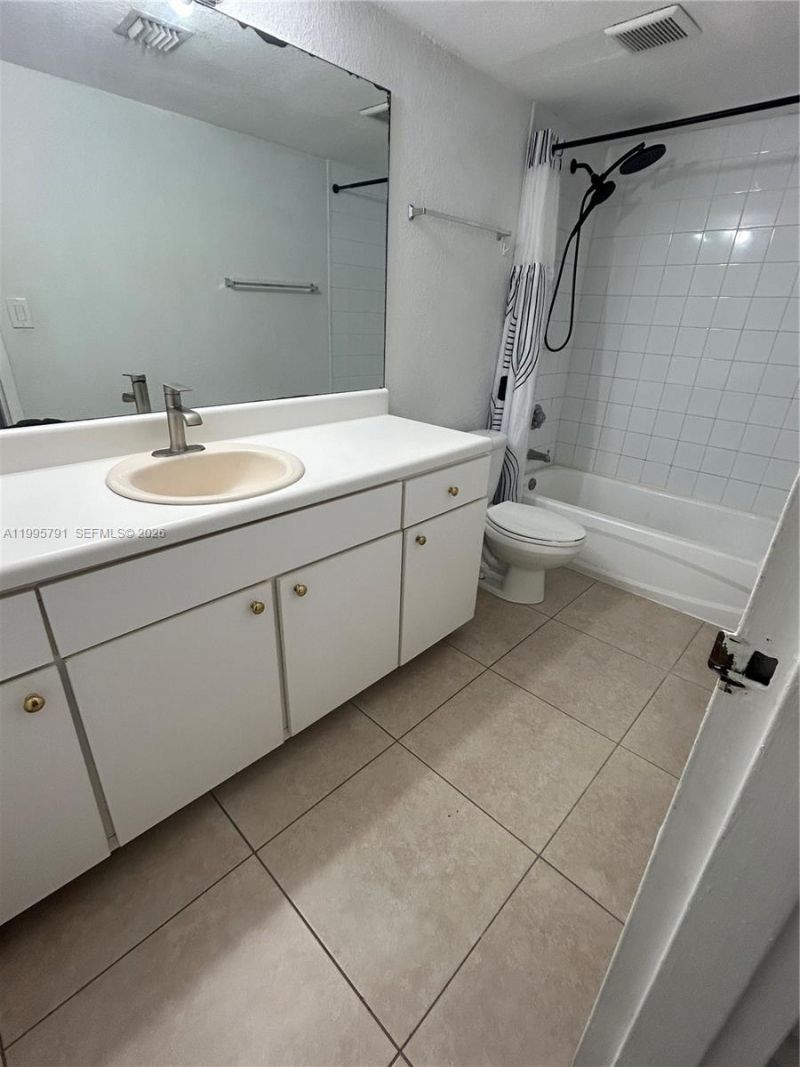 5201 Geneva Way, Unit 113, Doral, FL 33166 Photo