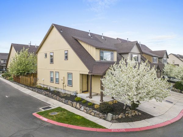 2813 SW Indian Circle, Redmond, OR 97756