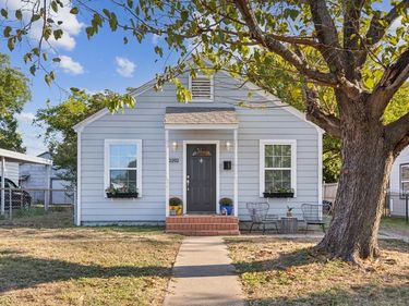 3202 Aster Street, Dallas, TX 75211