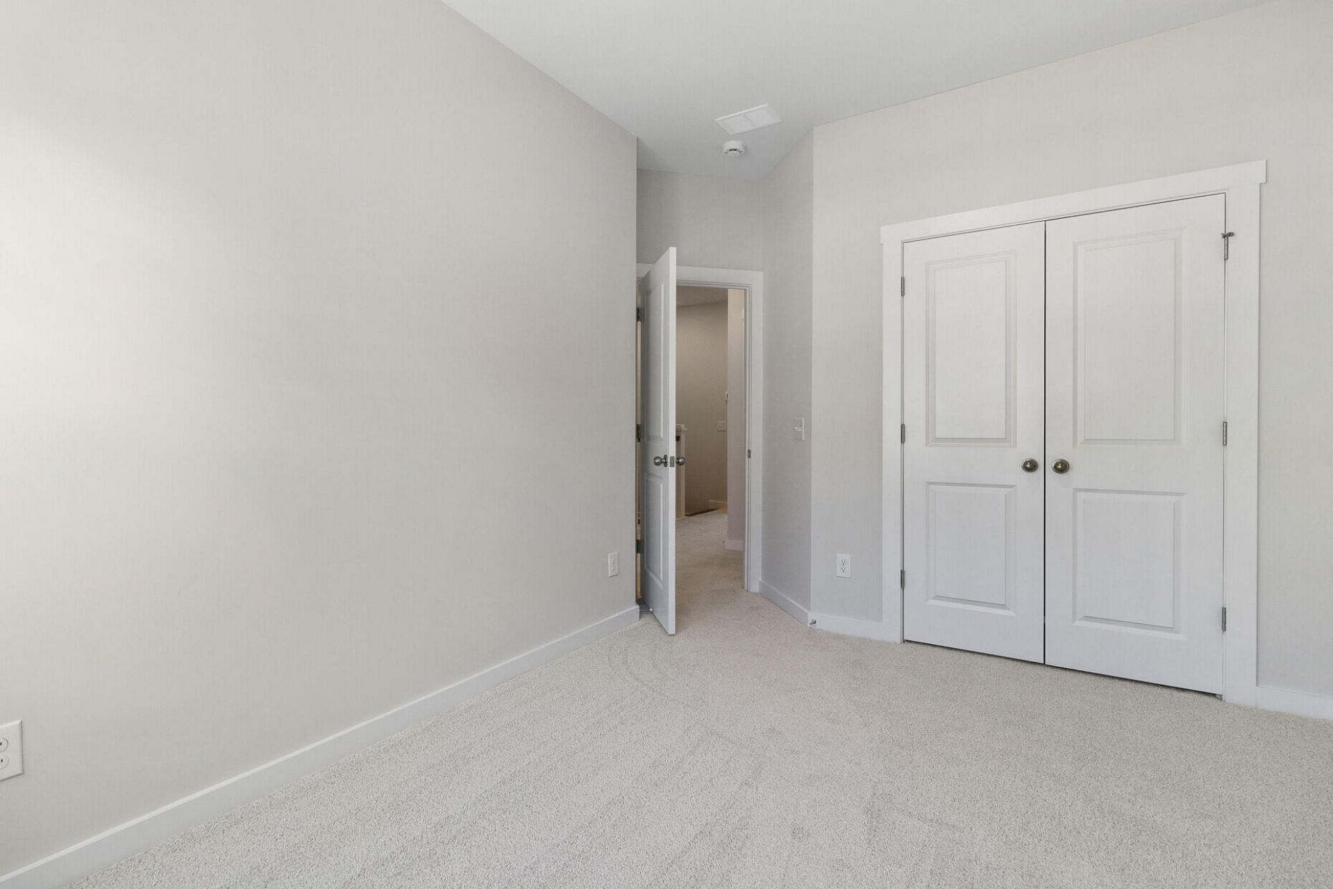 425 Caledon Court Photo 35