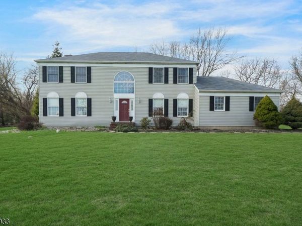 2 Lauren Drive, Franklin, NJ 08886