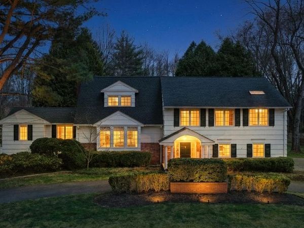 11 Fenimore Dr, Scotch Plains, NJ 07076