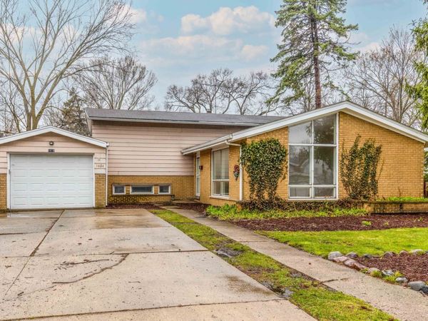 1426 Wescott Road , Northbrook, IL 60062