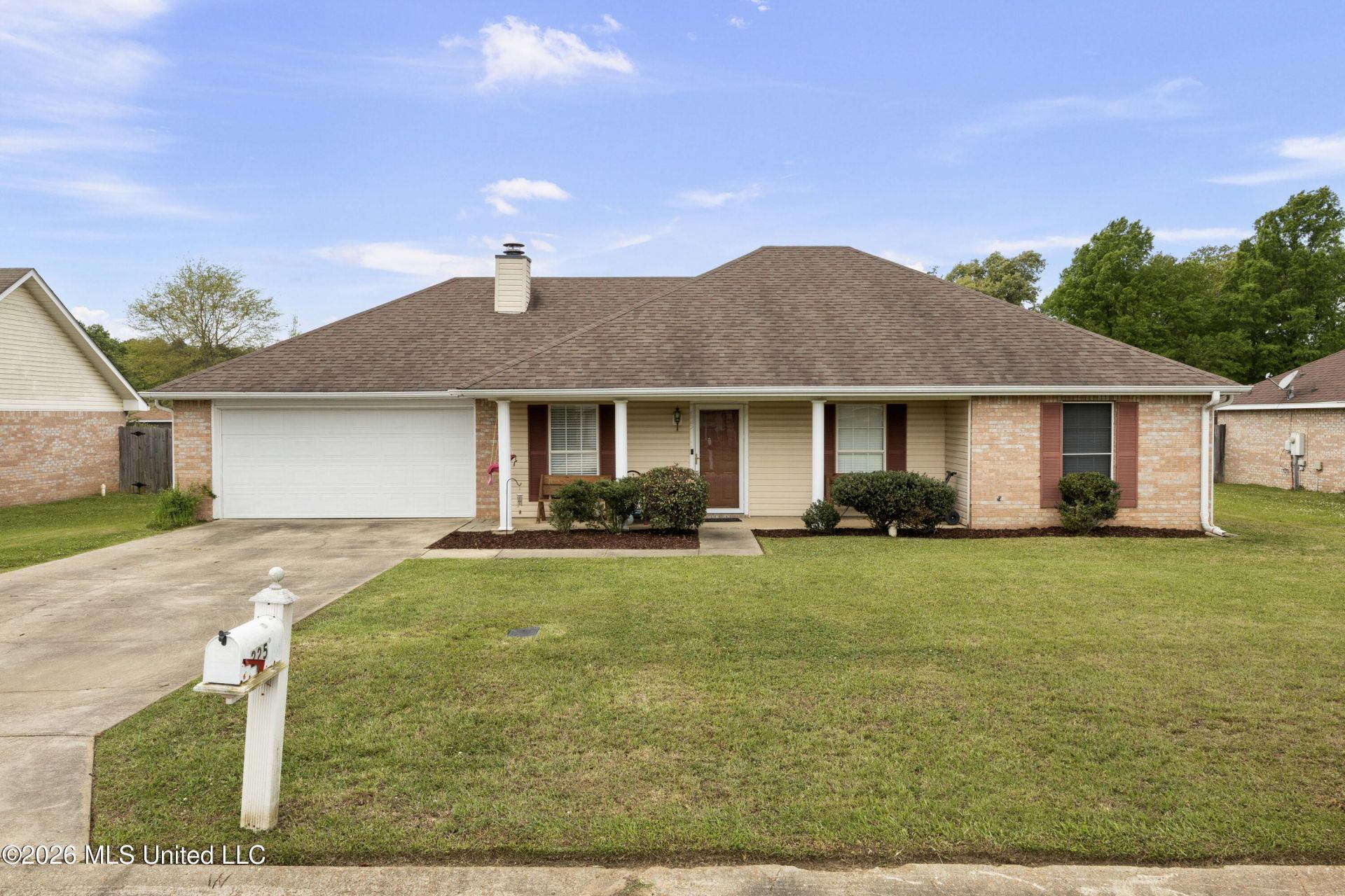 225 W Bradford Place, Richland, MS 39218 Main Photo