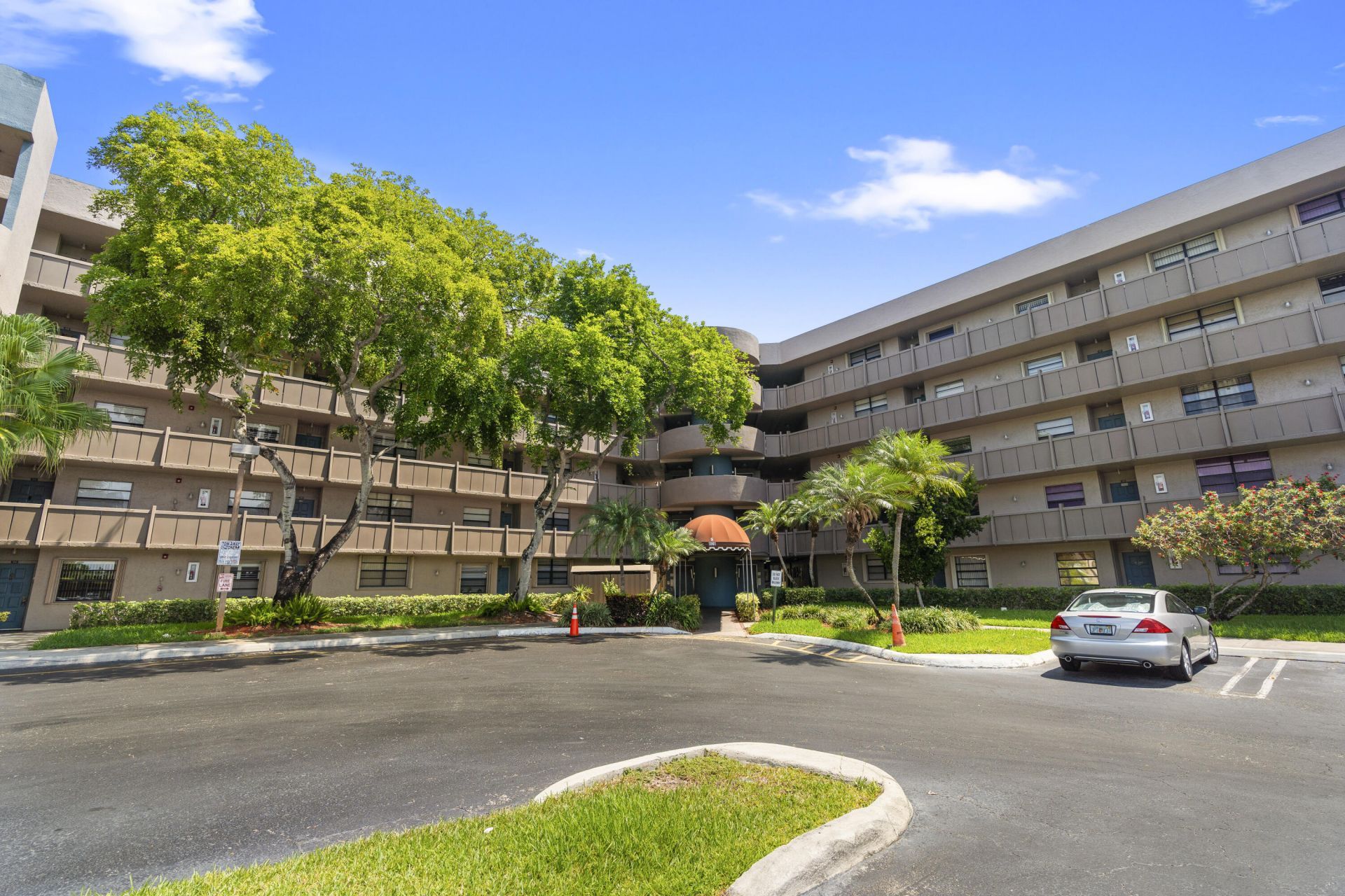 1001 Colony Point Circle, Pembroke Pines, FL 33026 Photo