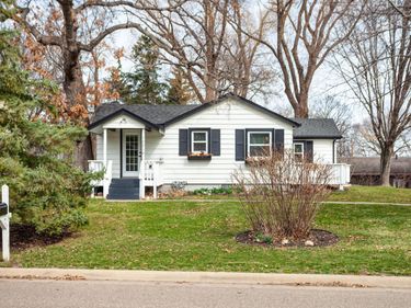 12210 28th Avenue N, Plymouth, MN 55441