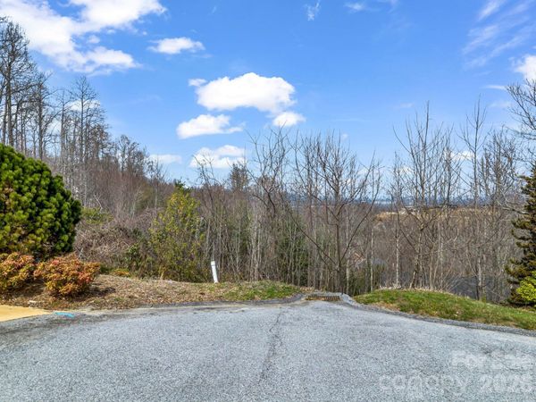 2325 Pommel Road , Hendersonville, NC 28791