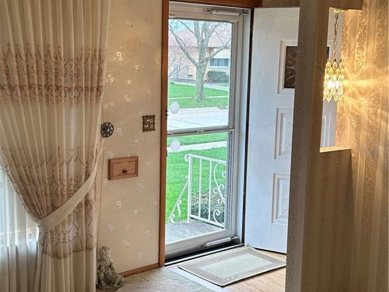 4716 Forest Edge Drive, Brooklyn, OH 44144 Photo 2