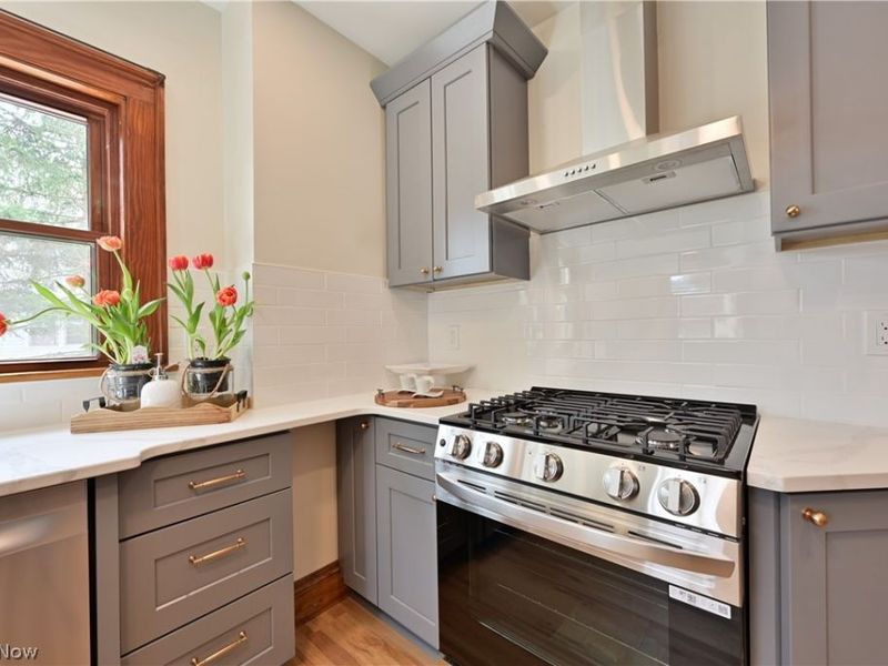 2163 Waterbury Road, Lakewood, OH 44107 Photo 18