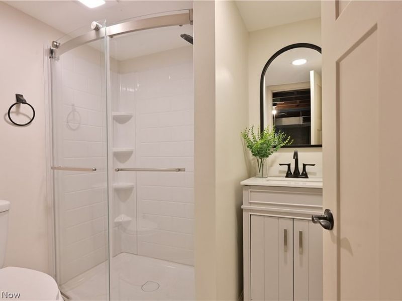 2163 Waterbury Road, Lakewood, OH 44107 Photo 35