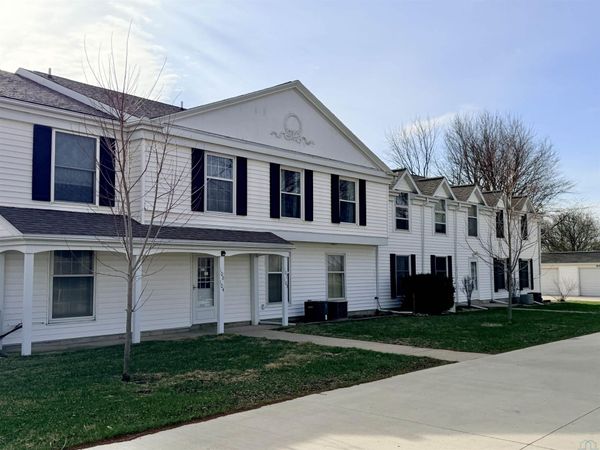 106 Villa RD, Alta, IA 51002