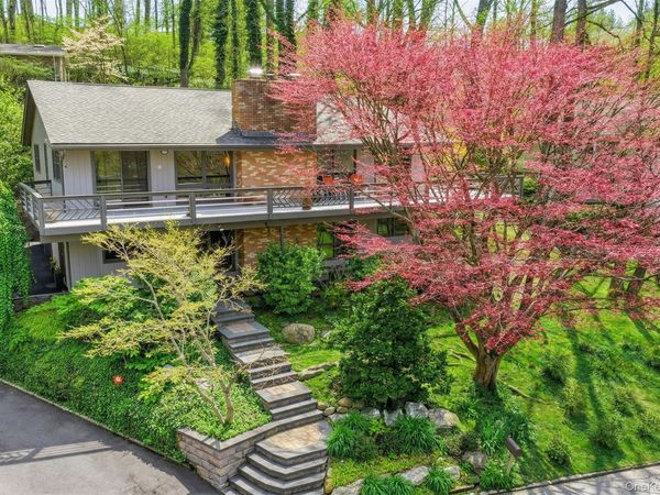 6 Laurel Way, Sea Cliff, NY 11579