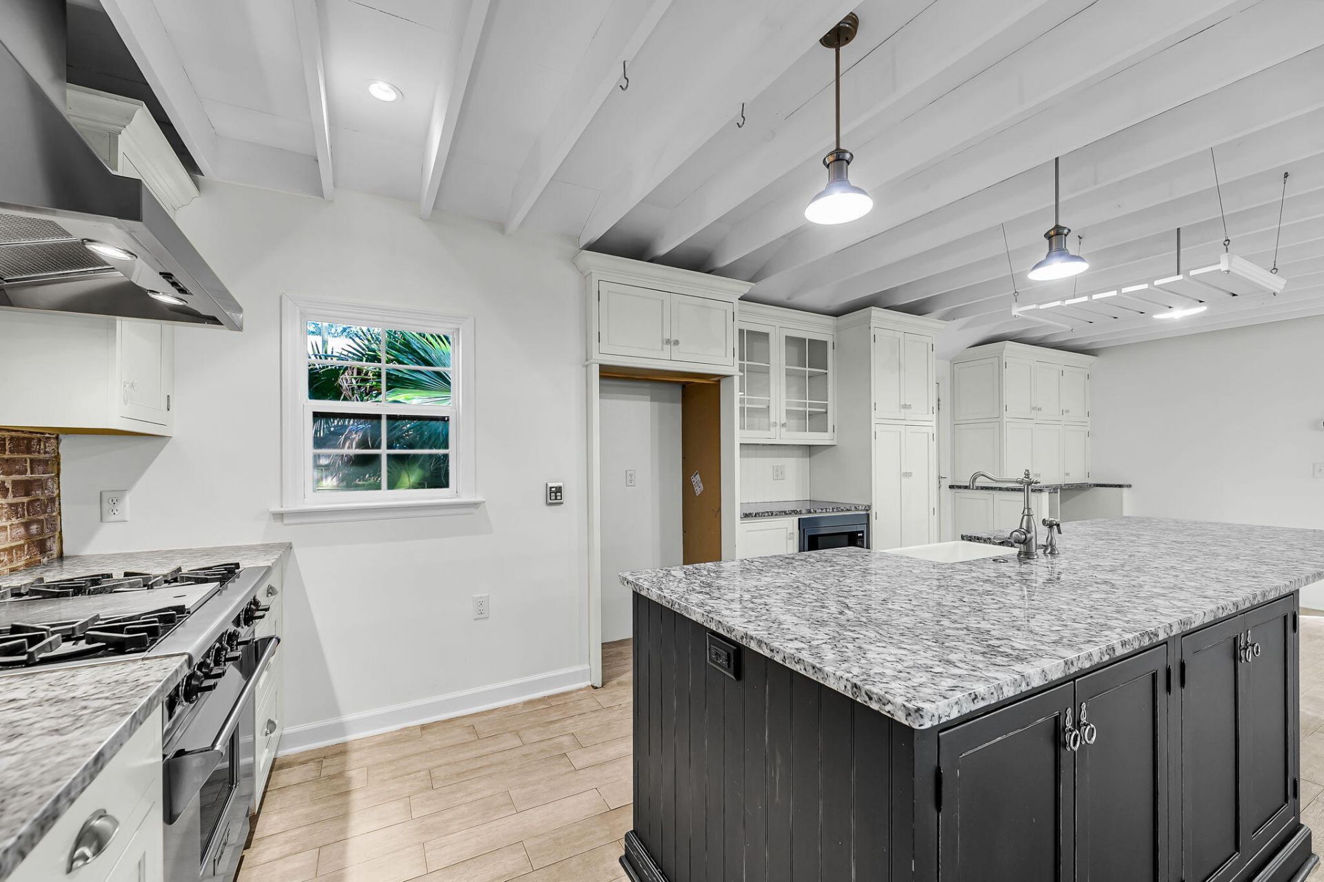 706 Sterling Drive Photo 8