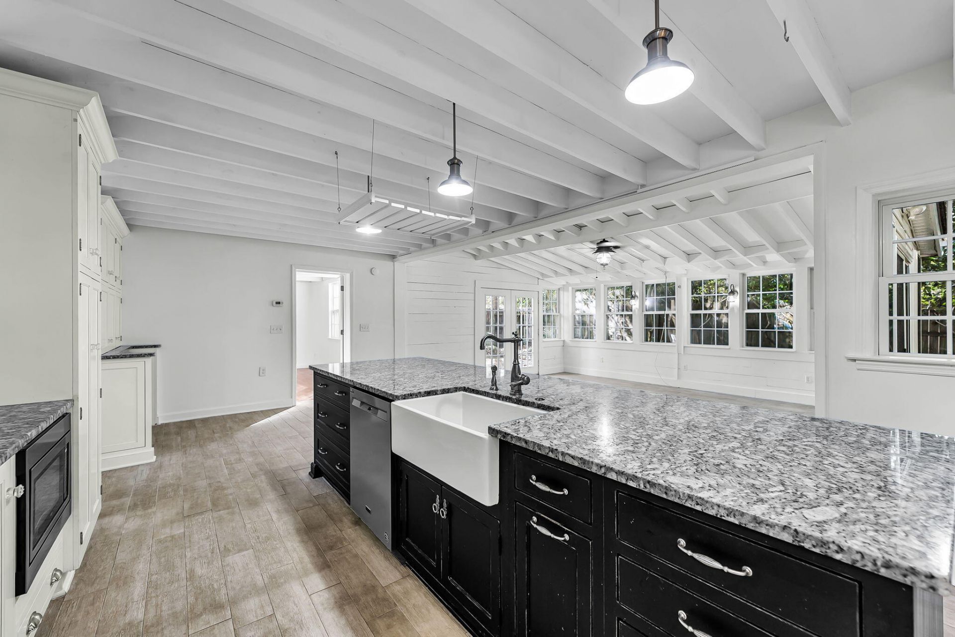 706 Sterling Drive Photo 9