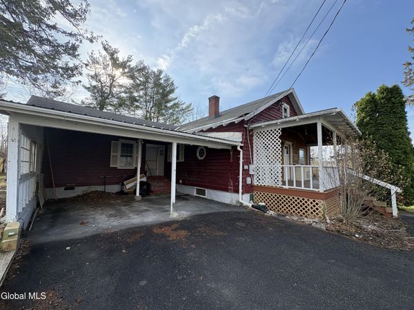 26 3rd Avenue, Ticonderoga, NY 12883